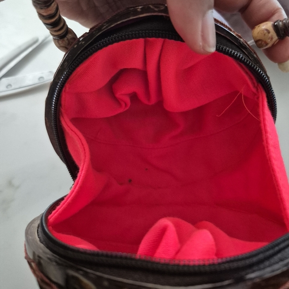 Aloha Hawaiian Coconut Shell Beaded Handcrafted Floral Brown Bag - Picture 5 of 6